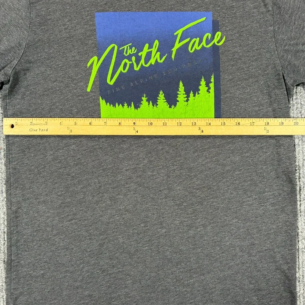 The North Face Graphic Logo T-Shirt Gray Standard Fit Mens Medium Short Sleeve